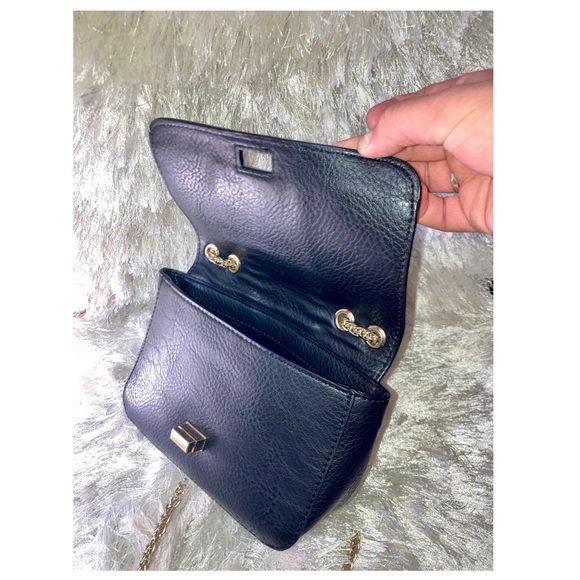 Chain Crossbody Purse - Picture 6 of 8